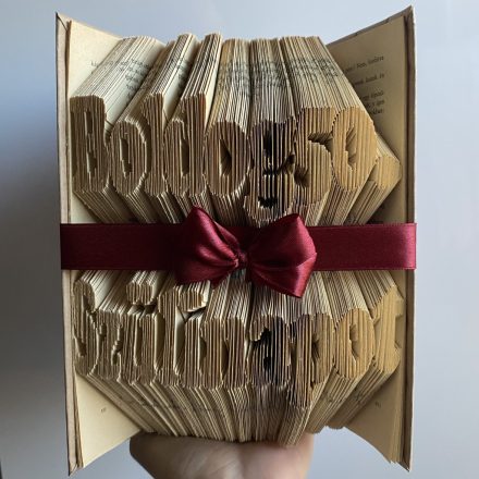 "Boldog ... Szülinapot" 2 soros könyvszobor